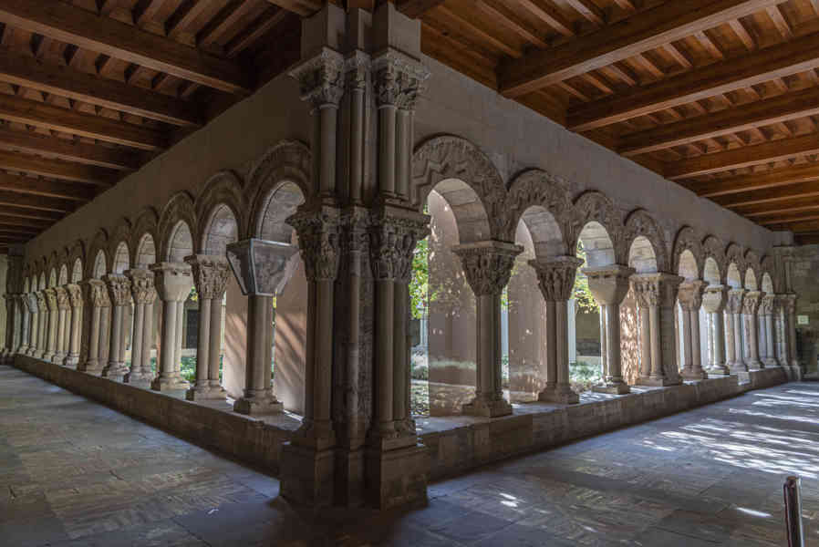 Comunidad Foral de Navarra 013 - Tudela - catedral de Santa María - claustro.jpg